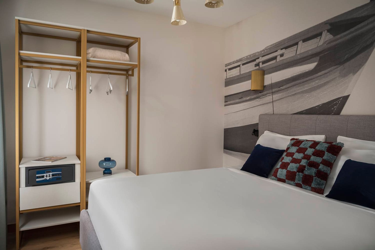 Bedroom with double bed and wardrobe with safe, Classic Apartment with canal view, Palazzo dei Guardiani, Venice