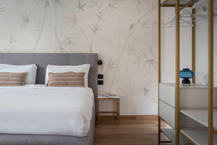 Detail of double bedroom with wardrobe, safe, and air conditioning split, Comfort Apartment, Palazzo dei Guardiani, Venice