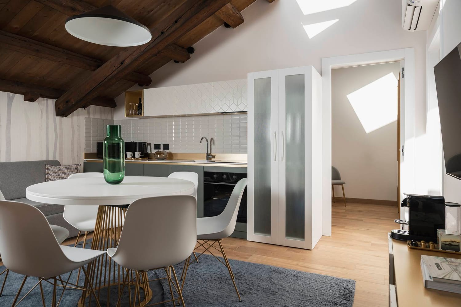 Classic Apartment, Palazzo dei Guardiani, detail of open kitchen with dining table