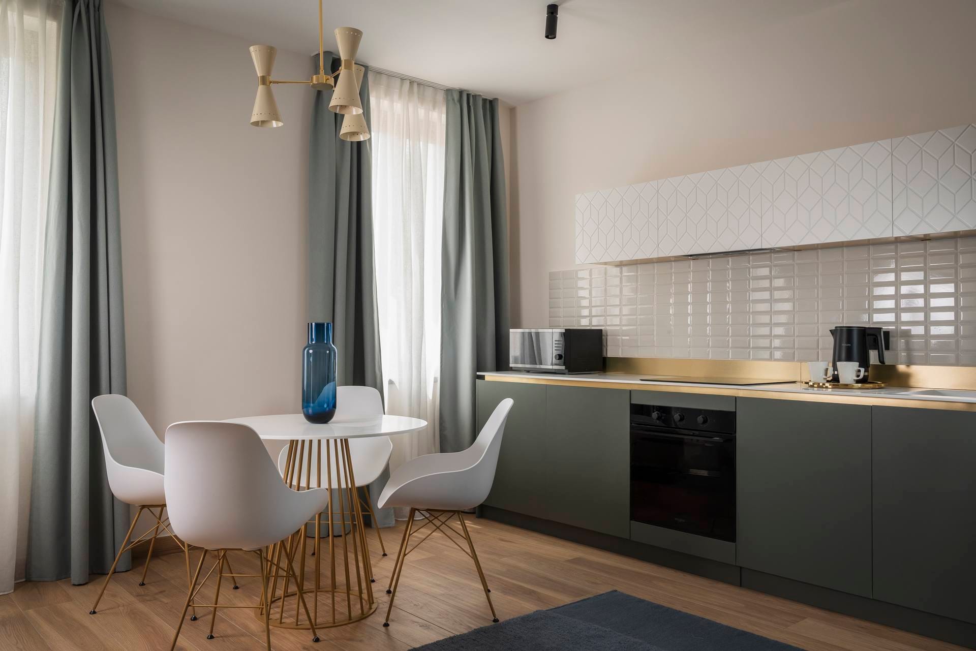 Fully equipped kitchen with dining table, Classic Apartment with canal view Palazzo dei Guardiani, Venice