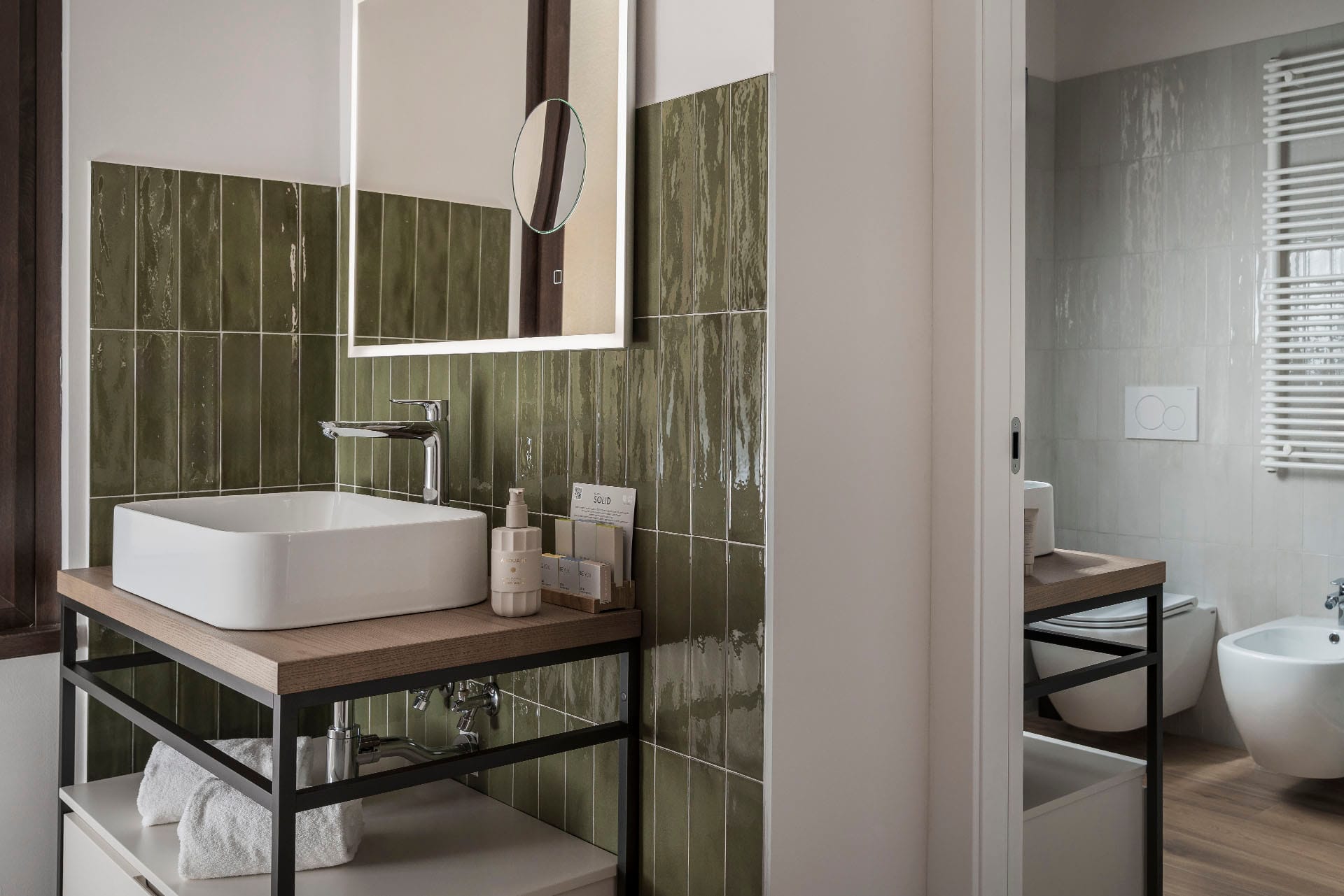 Bathroom with sink and sanitary fixtures in the Classic Apartment, Palazzo dei Guardiani, Venice