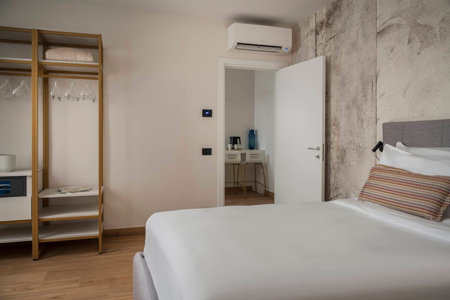 Detail of double bedroom with wardrobe, safe, and air conditioning split, Comfort Apartment, Palazzo dei Guardiani, Venice